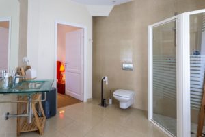 Le Manoir de Pleac media-SDB suite Orange-021
