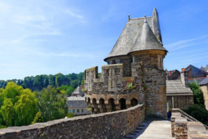 Le Manoir de Pleac tour-du-chateau-de-fougeres_large_rwd
